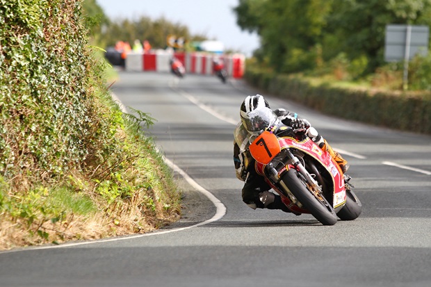 Isle of Man TT stars Dunlop and Cummins confirmed for first Classic TT ...