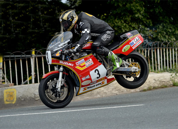 TT Ilha de Man com uma Suzuki RG500 2T - onboard