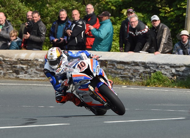 Hickman gets win in red-flagged RST Superbike TT race - iomtt.com: The ...